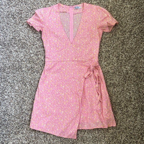 Beginning Boutique Dresses & Skirts - Beginning Boutique pink floral mini dress Size 8